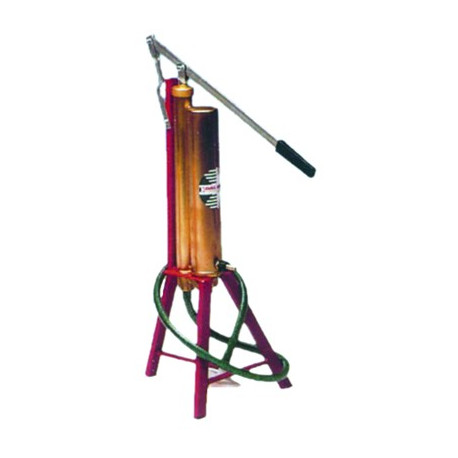 SPRÜHGERÄT AUF ARBEITSBOCK...